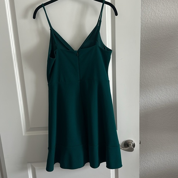 Express - Green dress. Size medium! Excellent condition - Picture 4 of 6